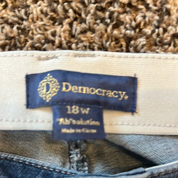 Democracy Blue Ankle Cropped Jeans Classic Casual Style - Picture 2 of 4